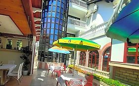 Family Hotel Flora